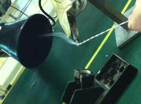 ���a���F������